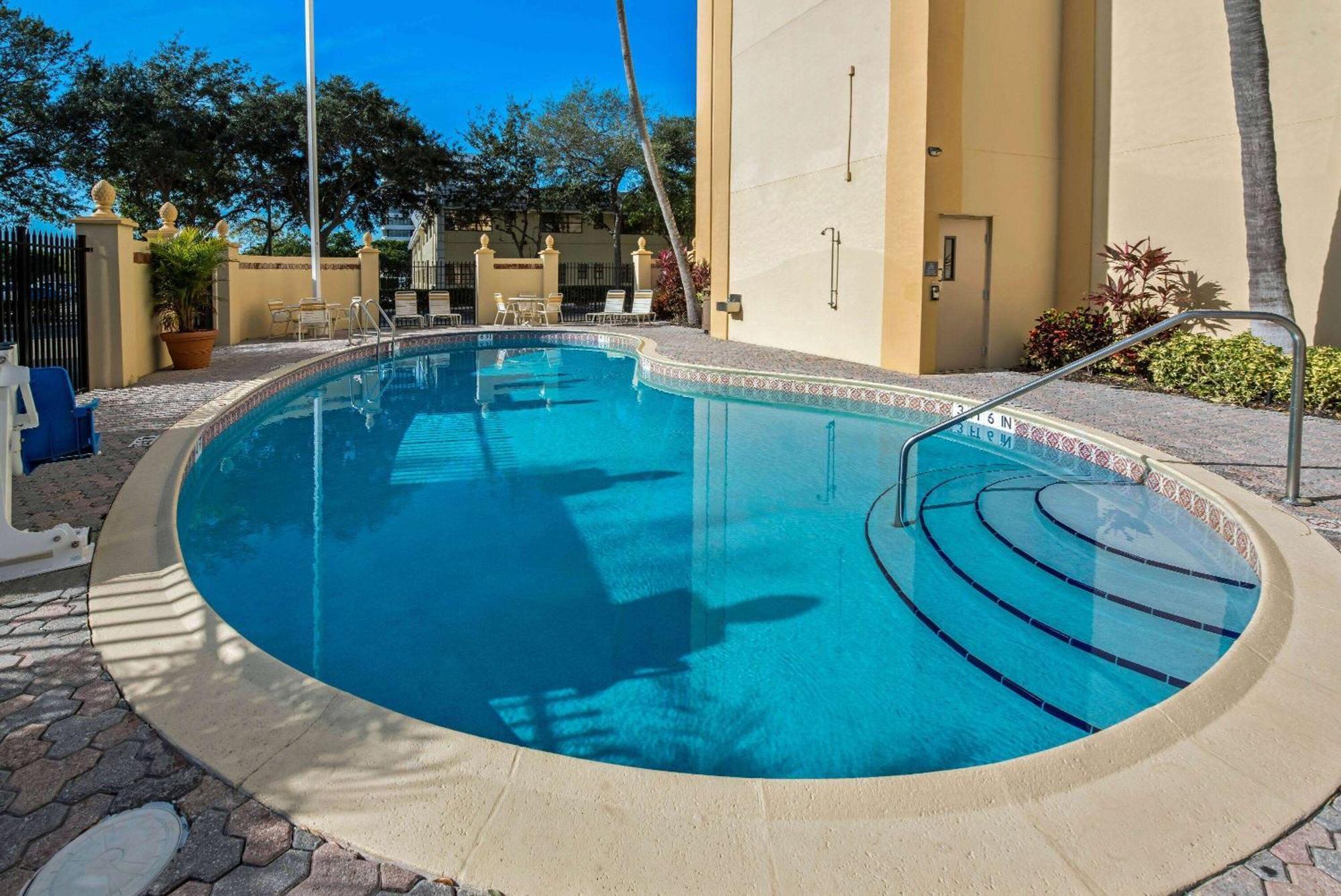 La Quinta By Wyndham West Palm Beach Airport מראה חיצוני תמונה